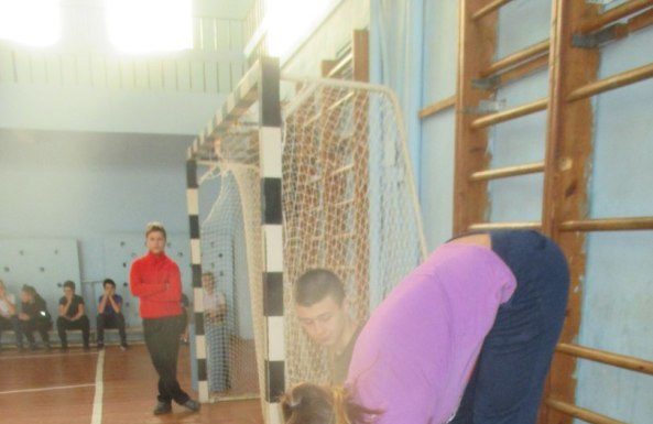 17 октября, в спортивном зале ДЮСШ (расположенном в РЦКиД), учащиеся школ Лихославльского района выполняли нормативы по силовым и прикладным видам испытаний ГТО!