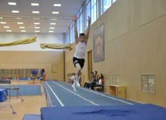 17-летний мастер спорта Александр Осминин из Твери занял почетное четвертое место в прыжках на акробатической дорожке среди юниоров до 21 года.
