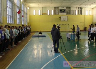 8 ноября 2018 года в спортивном зале КСШ г. Бежецк состоялся муниципальный этап Фестиваля Всероссийского физкультурно-спортивного комплекса «Готов к труду и обороне» среди работников социальной сферы, в котором приняли участие 42 сотрудника учреждений дошкольного, среднего, основного и дополнительного образования города Бежецка и Бежецкого района.