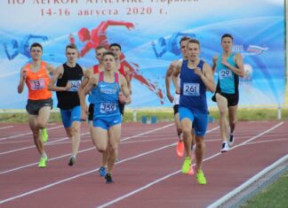На высшую ступень пьедестала почета поднялись Илья Селиверстов, Юлия Коршунова.