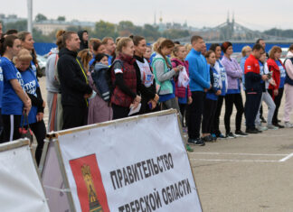 Тверские чиновники соревновались в беге, отжиманиях и стрельбе из электронного оружия