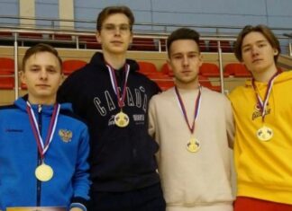 Ярослав Заикин поднялся на высшую ступень пьедестала почета в составе эстафетной команды.