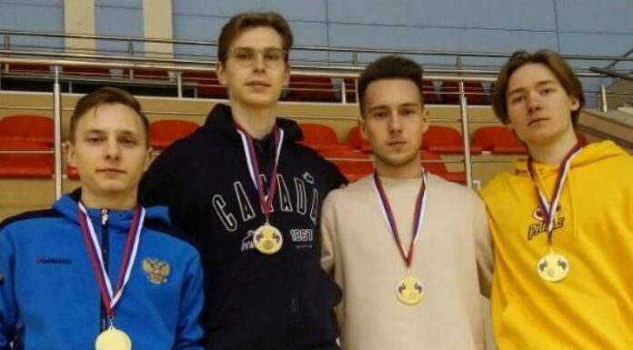 Ярослав Заикин поднялся на высшую ступень пьедестала почета в составе эстафетной команды.