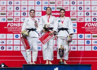 Антонина Шмелева заняла первое место в категории до 78 кг