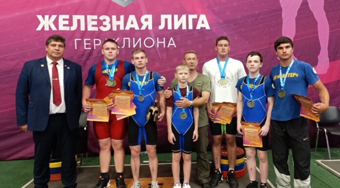 Прохор Полуянов, выступая в категории до 55 кг, в толчке взял вес в 119 кг